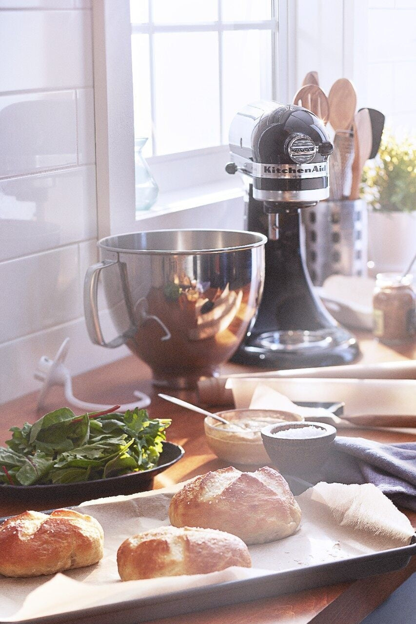 KitchenAid Artisan Series 5-Quart Tilt-Head Stand Mixer, Onyx Black